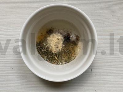 Kepta kiauliena su itališkais prieskoniais Žingsnis 1