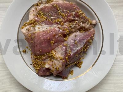 Kepta kiauliena su itališkais prieskoniais Žingsnis 4