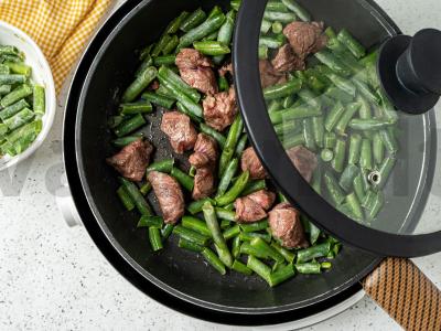 Jautiena su troškinta žaliąja pupelių Žingsnis 2