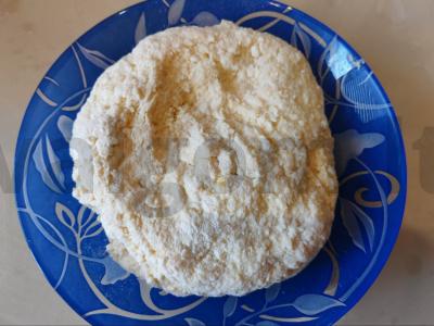 Varškės spurgos su džiovintomis abrikosais Žingsnis 4