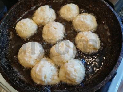 Varškės spurgos su džiovintomis abrikosais Žingsnis 6