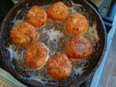 Varškės spurgos su džiovintomis abrikosais Žingsnis 7