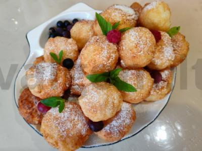 Varškės spurgos su džiovintomis abrikosais pagrindine nuotrauka