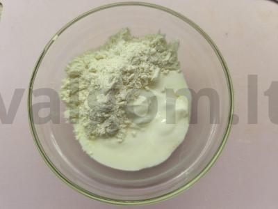 Švelnūs kalakutienos kotletai grietinėlės ir pomidorų padaže Žingsnis 2