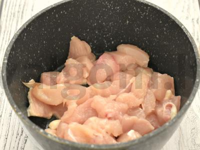 Vištienos krūtinėlės padažas su pomidorų pasta Žingsnis 2