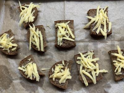 Ruginiai skrebučiai su sūriu per 20 minučių Žingsnis 4