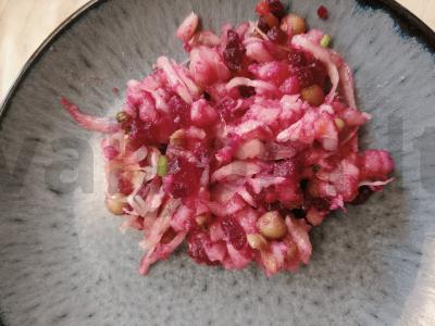 Vinegretas su žirniais ir žaliu svogūnu pagrindine nuotrauka