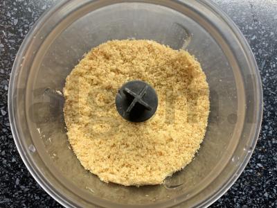 Saldainiai iš sausainių, kukurūzų lazdelės ir grietinės Žingsnis 2