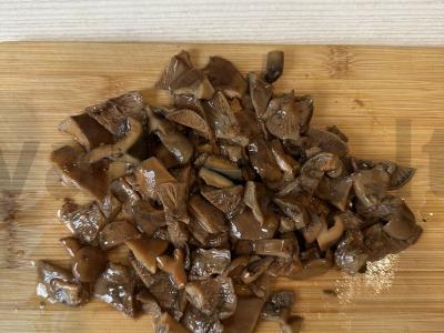 Marinuotų voveraičių salotas Žingsnis 2