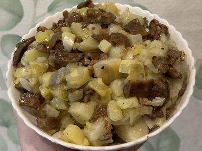 Marinuotų voveraičių salotas pagrindine nuotrauka