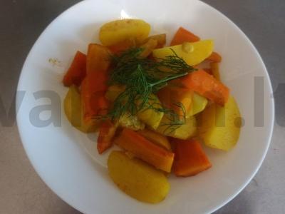 Garstyčių daržovės garuose pagrindine nuotrauka