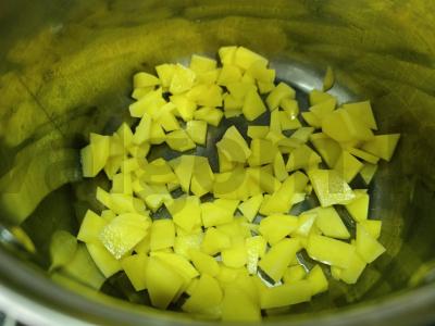 Vištienos sriuba su makaronais ir bulvėmis Žingsnis 1