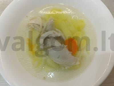 Vištienos sriuba su makaronais ir bulvėmis pagrindine nuotrauka