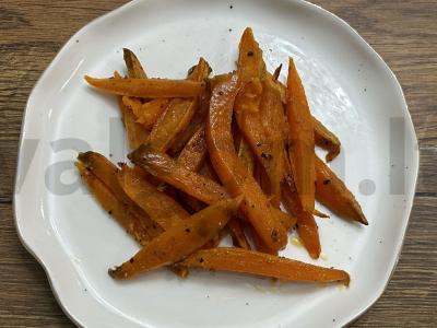 Keptas batatas su prieskoniais orkaitėje pagrindine nuotrauka