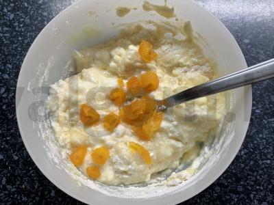 Varškės rutuliukai su džiovintomis abrikosais per 30 minučių Žingsnis 3