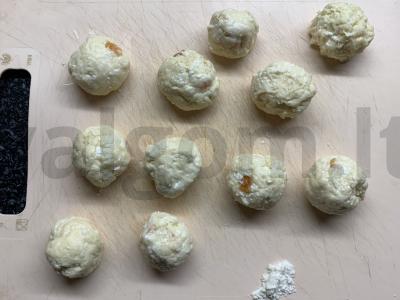 Varškės rutuliukai su džiovintomis abrikosais per 30 minučių Žingsnis 4