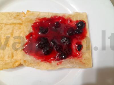 Sluoksniuotos tešlos bandelės su cinamonu ir uogiene Žingsnis 5