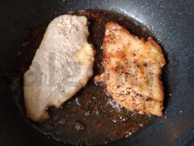 Salotas su vištienos šniceliu, pomidorais ir sausainiais Žingsnis 2