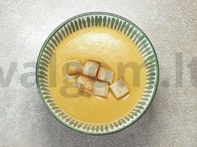 Grietininis moliūgų kremas su skrudinta duona pagrindine nuotrauka