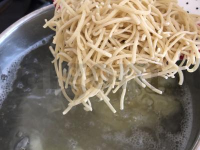 Greitas sriuba su kiaušinių makaronais Žingsnis 6