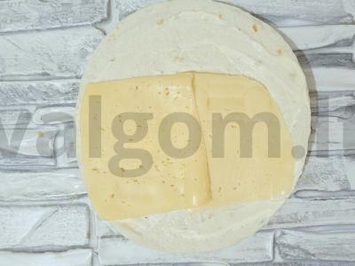 Auksinė tortilija su kumpiu, sūriu ir agurku Žingsnis 2