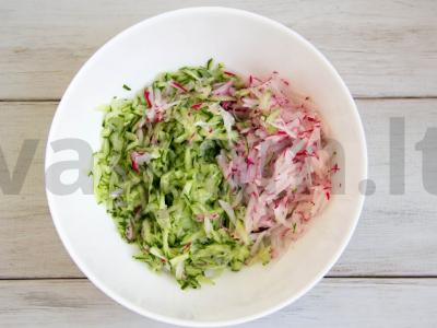 Šaltas sriuba „Tarator“ su kefyru Žingsnis 2