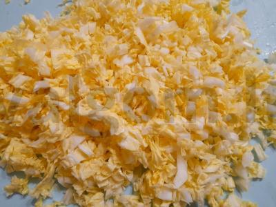 Daržovių ir krabų lazdelės salotas Žingsnis 3