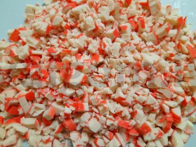 Daržovių ir krabų lazdelės salotas Žingsnis 5