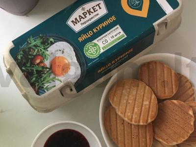 Kepti bananų blynai ant grotelių pagrindine nuotrauka