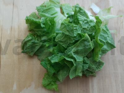 Daržovių salotas su saldžiąja kukurūzų ir alyvuogių aliejumi Žingsnis 1