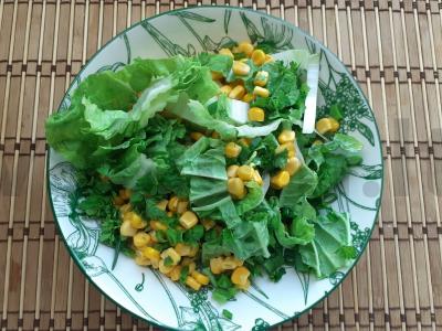 Daržovių salotas su saldžiąja kukurūzų ir alyvuogių aliejumi Žingsnis 4