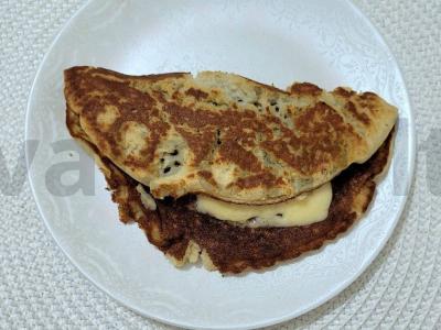 Kvapnus blynelis iš kokosų miltų su sūrio įdaru pagrindine nuotrauka