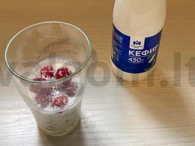 Herkulės su kefyru, avietėmis ir kokosų drožlėmis pagrindine nuotrauka