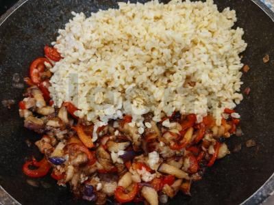 Bulguras su baklažanais ir paprikomis Žingsnis 10