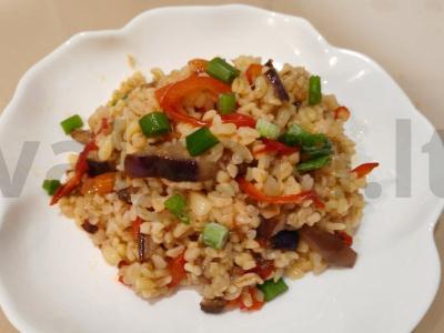 Bulguras su baklažanais ir paprikomis pagrindine nuotrauka