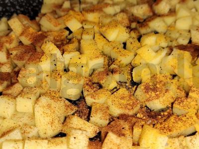 Salotos su raugintais kopūstais, bulvėmis ir prieskoniais Žingsnis 2