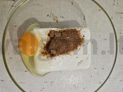 Vasaros grietinėlės pyragas su slyvomis Žingsnis 1