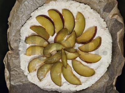 Vasaros grietinėlės pyragas su slyvomis Žingsnis 3