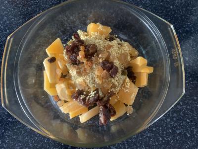 Pšenių košė su razinomis, datulėmis ir pienu orkaitėje Žingsnis 4