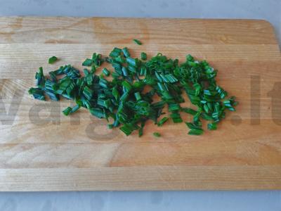 Kiaušinių ir žaliojo svogūno pyragas su grietine Žingsnis 3