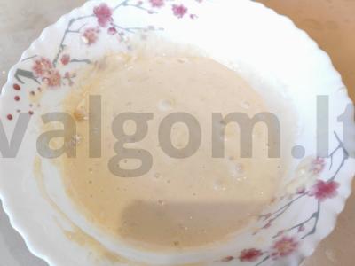 Kiaušinių ir žaliojo svogūno pyragas su grietine Žingsnis 8