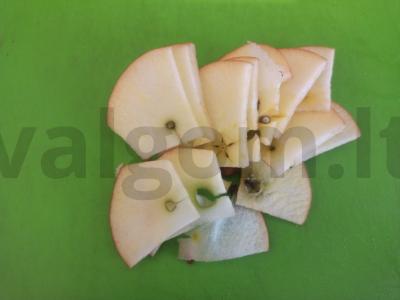 Kompotas su obuoliu, morkomis ir avietėmis Žingsnis 1