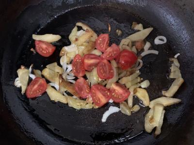 Kiaušinienė su baklažanais ir pomidorais Žingsnis 7