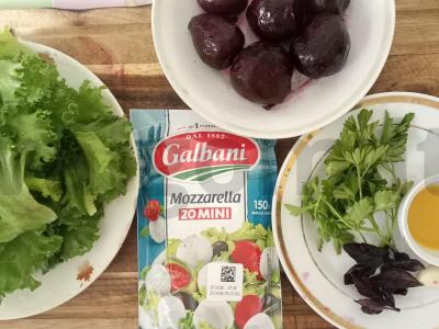 Salotas su mocarela ir burokėliais per 10 minučių Žingsnis 1