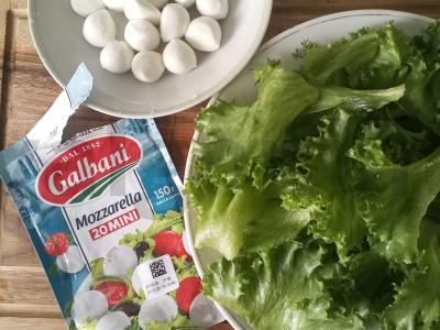 Salotas su mocarela ir burokėliais per 10 minučių Žingsnis 2