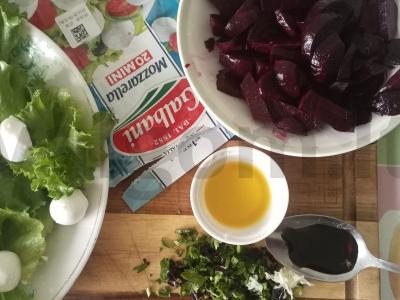 Salotas su mocarela ir burokėliais per 10 minučių Žingsnis 3