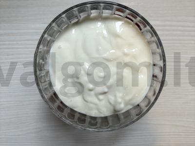 Sluoksniuotas desertas iš avižinių sausainių, džemo ir kremo Žingsnis 7