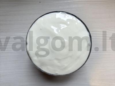 Sluoksniuotas desertas iš avižinių sausainių, džemo ir kremo Žingsnis 9