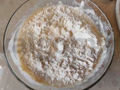 Kepti pyragėliai su kopūstais ir žuvimi ant mielinės tešlos Žingsnis 4