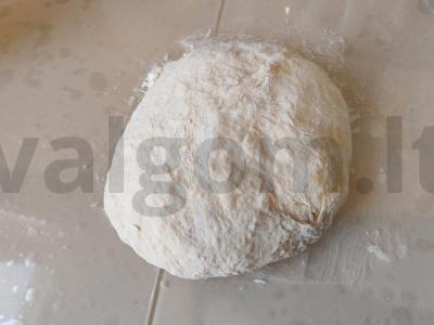 Kepti pyragėliai su kopūstais ir žuvimi ant mielinės tešlos Žingsnis 5